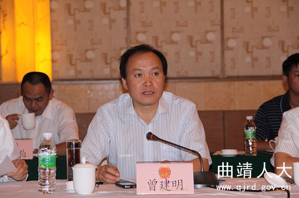 市建设局局长曾建明解答委员,代表们的提问