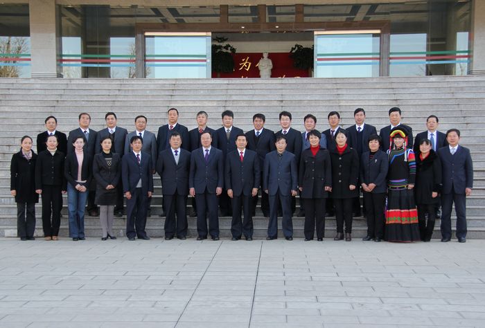 县十六届人大一次会议公告