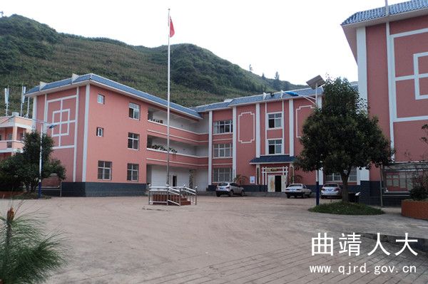 积极开展代表小组活动