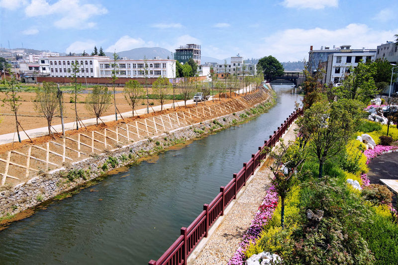 经过综合治理后的龙洞河大庄段景观2_副本.jpg