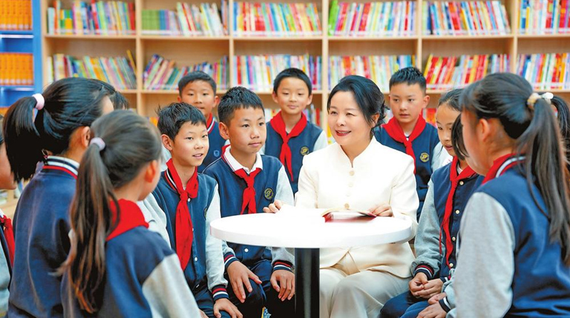 △李青霖和学生共读《诗经》。_副本.jpg